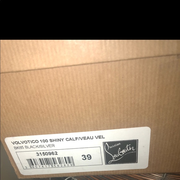 Christian Louboutin - Picture 3 of 3